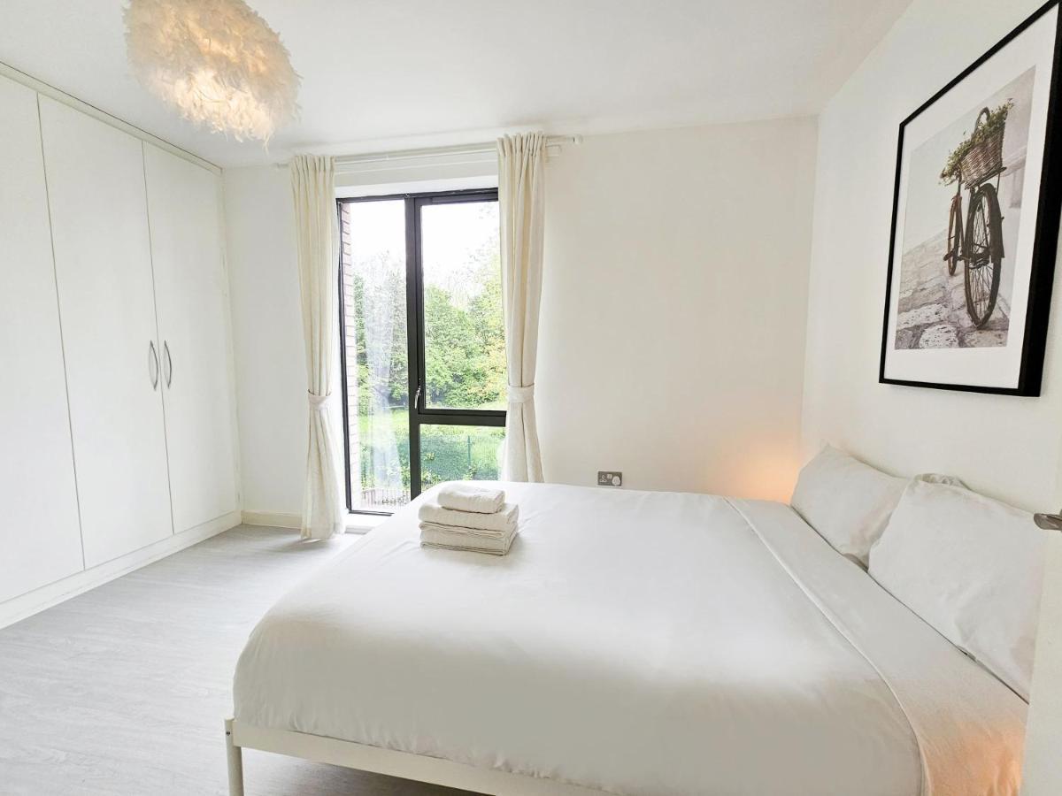 Centrally Located Spacious Flat Near Canary Wharf London Bagian luar foto