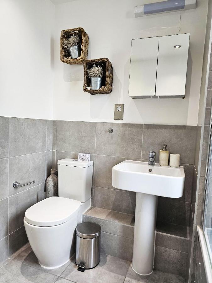 Centrally Located Spacious Flat Near Canary Wharf London Bagian luar foto