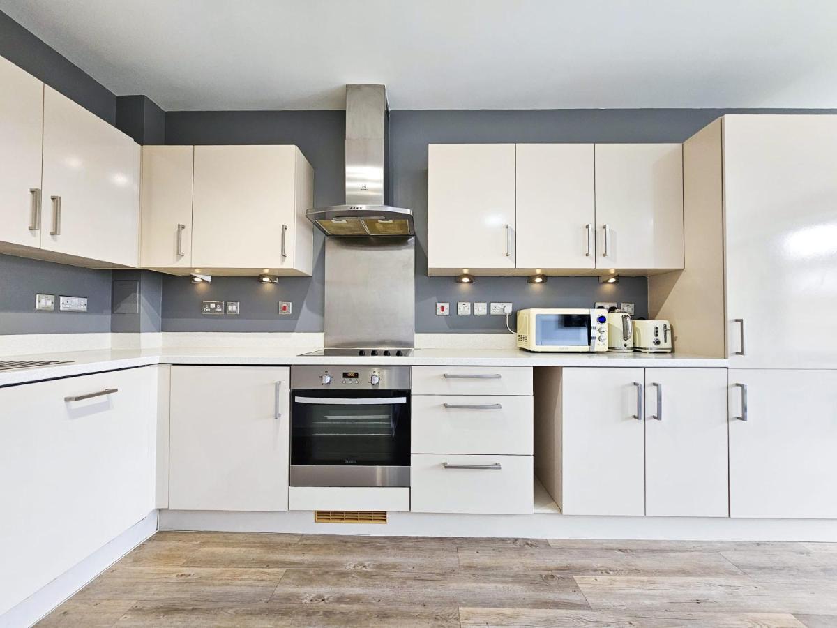 Centrally Located Spacious Flat Near Canary Wharf London Bagian luar foto