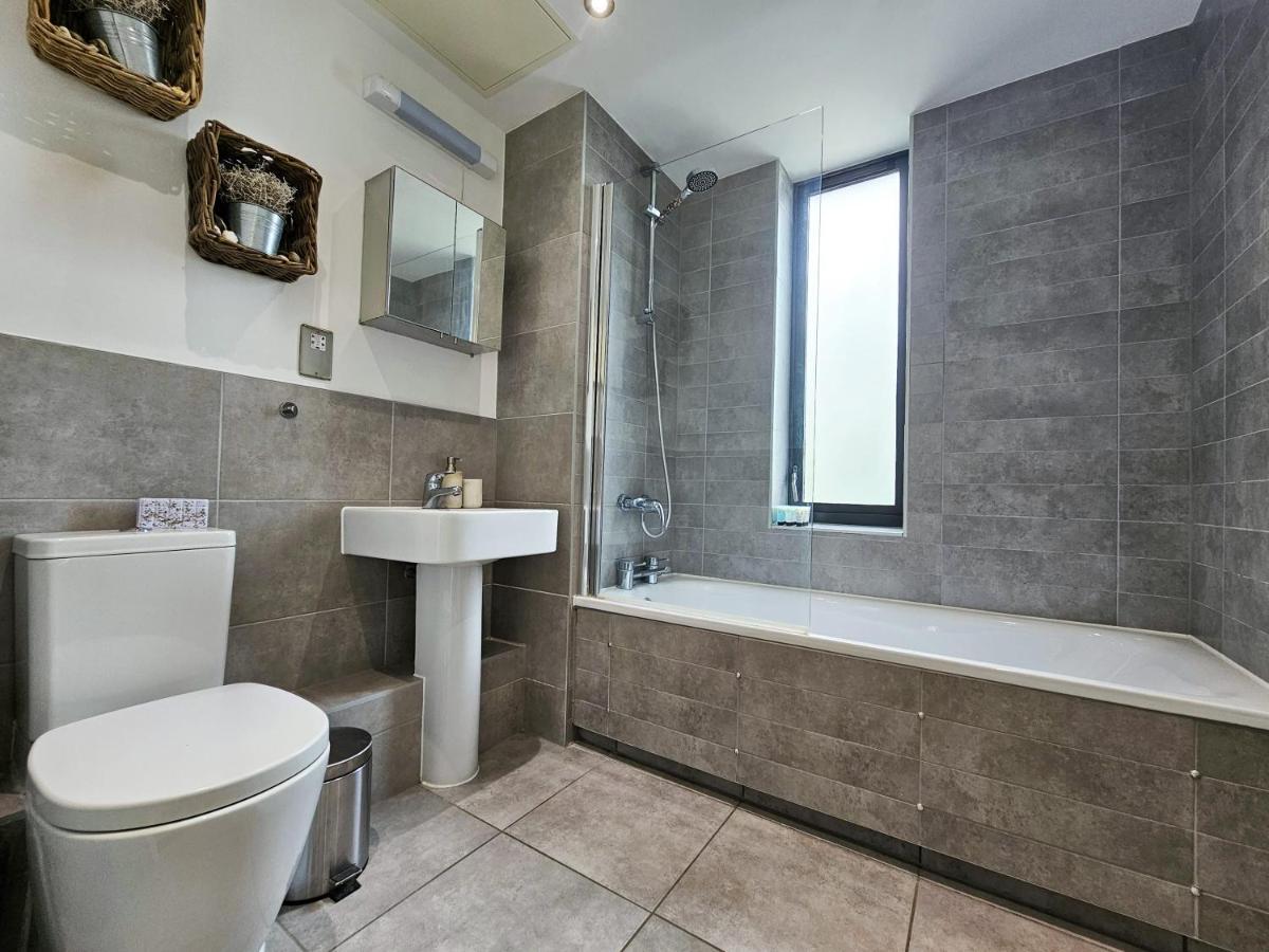 Centrally Located Spacious Flat Near Canary Wharf London Bagian luar foto